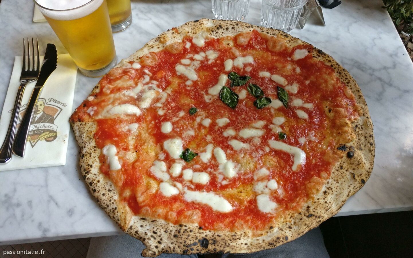 Pizza Margherita, pizzeria Da Michele